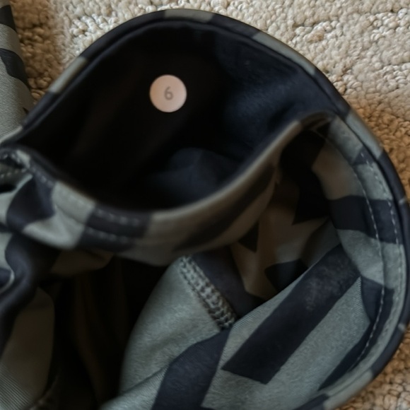 Lululemon leggings. Geometric print - Picture 3 of 4